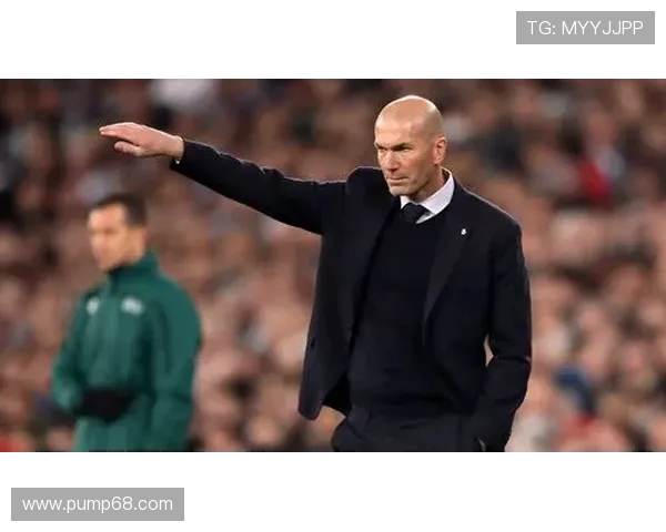 弗伦基德容中场核心地位解析及其在现代足球体系中的战术价值